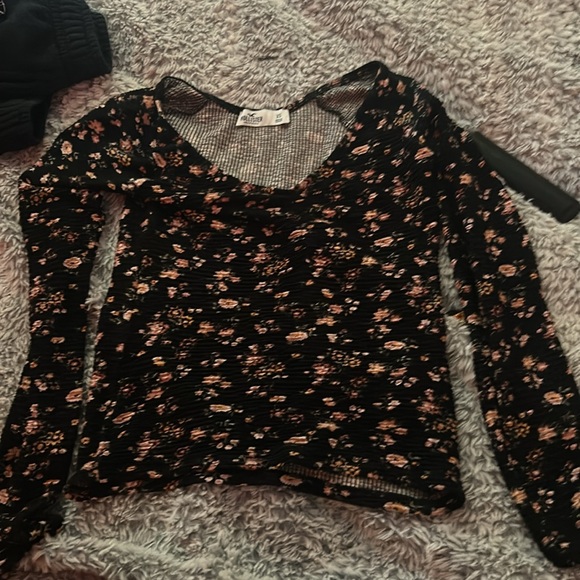 hollister long sleeve size xs - Picture 2 of 3